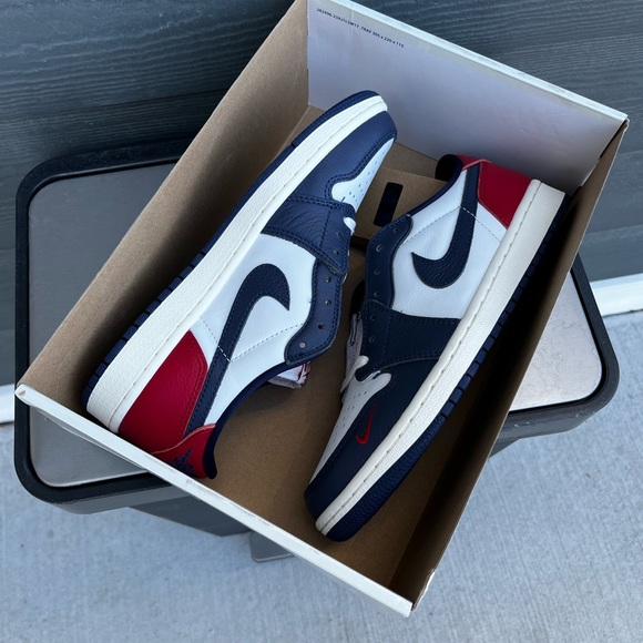 Size 8M - Air Jordan 1 Retro Low "Howard University" - Picture 5 of 5
